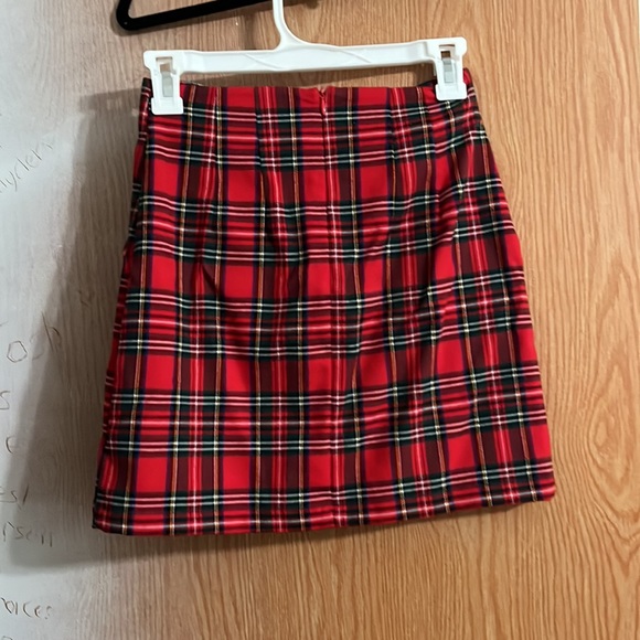 Brandy Melville skirt - Picture 2 of 4